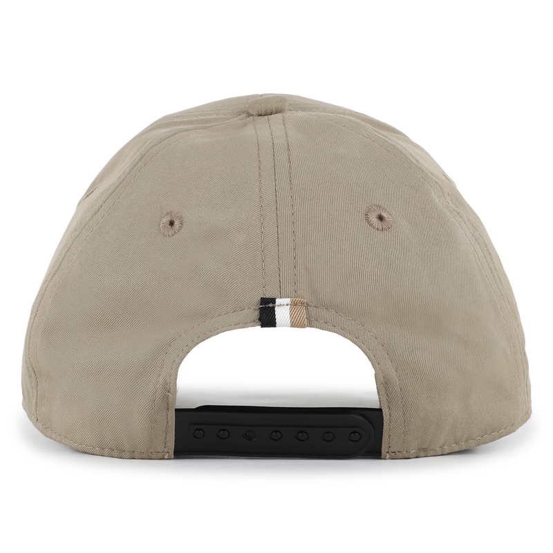CAP WITH ADJUSTABLE CLOSURE BOSS 
                        BOY