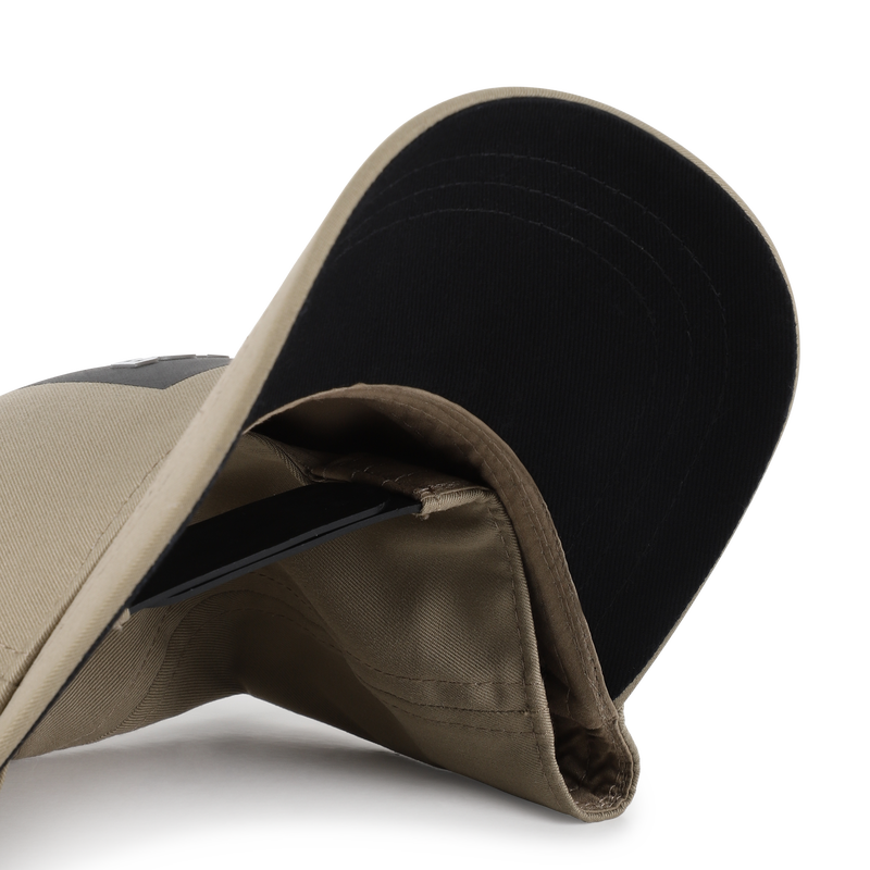 CAP WITH ADJUSTABLE CLOSURE BOSS 
                        BOY