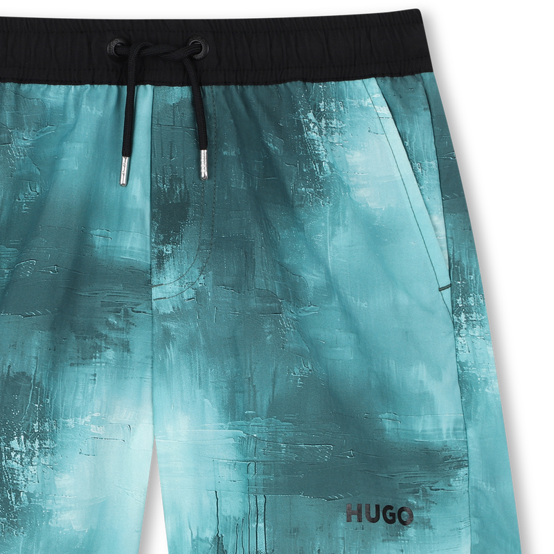 Surfing with tightening laces HUGO 
                    BOY