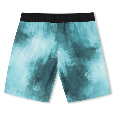 Surfing with tightening laces HUGO BOY