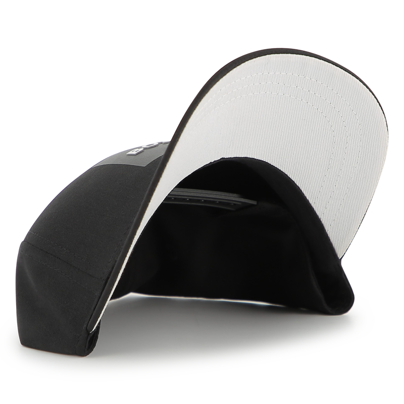 CAP WITH ADJUSTABLE CLOSURE BOSS 
                        BOY