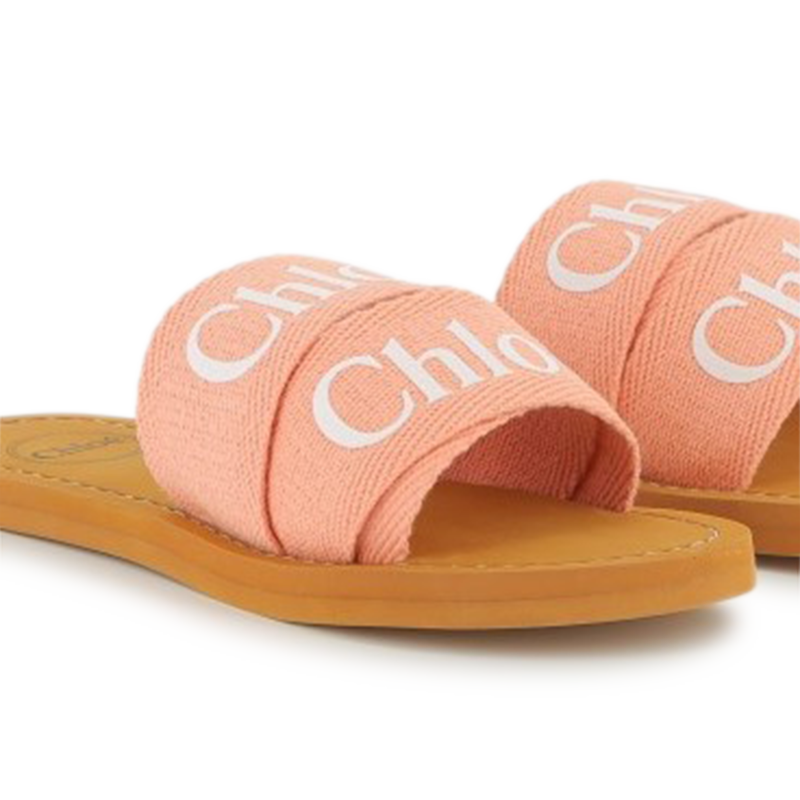 Logo slides CHLOE 
                    GIRL