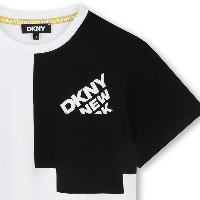 Loose T-shirt with pocket DKNY 
                        UNISEX
